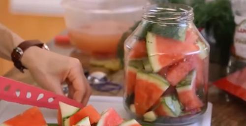 Как долго хранить засоленные арбузы в кастрюле целыми Как долго хранить засоленные арбузы в кастрюле целыми