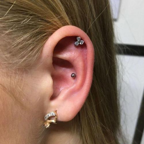 Сколько заживает прокол хряща уха. Прокалывание мочки или хряща уха 07