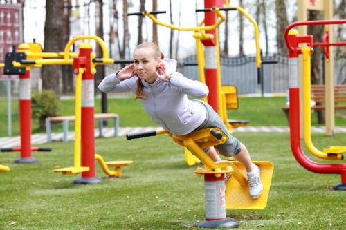 Уличные тренажеры, как заниматься. Преимущества и недостатки