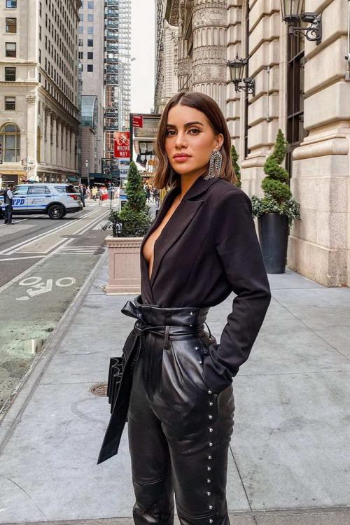 Брюки на каждый день. Женские брюки - будь в тренде в 2022 году: модные тенденции и новинки 06