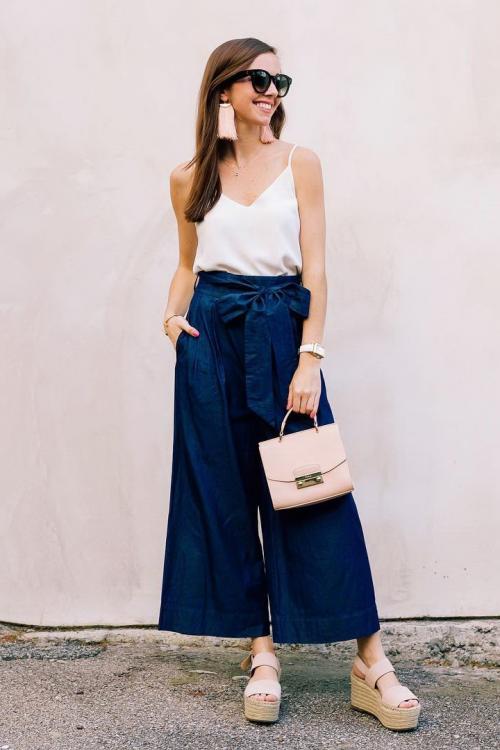 Брюки на каждый день. Женские брюки - будь в тренде в 2022 году: модные тенденции и новинки 05