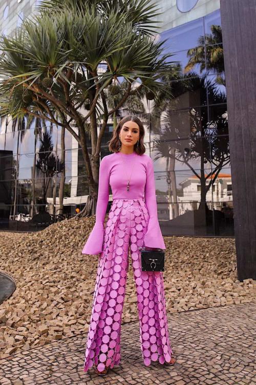 Брюки на каждый день. Женские брюки - будь в тренде в 2022 году: модные тенденции и новинки 07