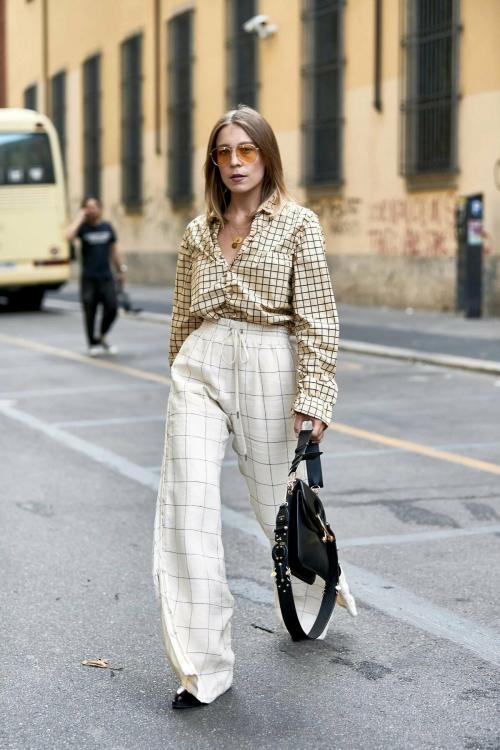 Модная форма и длина брюк 2022. Какая длина брюк в моде в 2022 08 Модная форма и длина брюк 2022. Какая длина брюк в моде в 2022 08