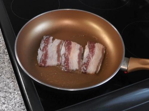 Клаб-сэндвич с беконом рецепт. Клаб сэндвич с беконом из мраморной говядины и яйцом