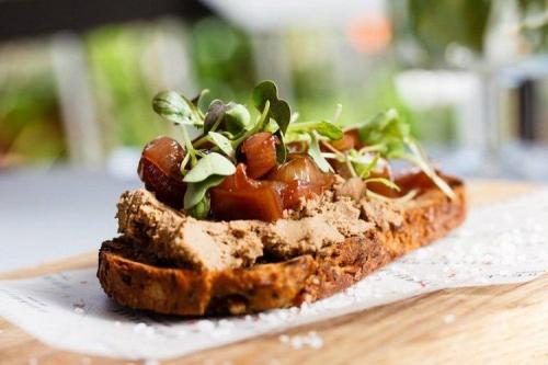 Бутерброд с беконом и творожным сыром. 20 рецептов брускетты для настоящих гурманов