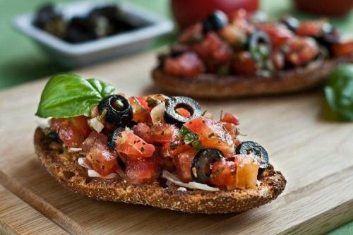 Бутерброд с беконом и творожным сыром. 20 рецептов брускетты для настоящих гурманов