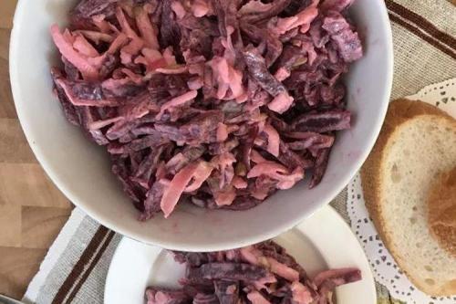 С чем лучше есть вареную свеклу. Салаты из вареной свеклы: 20 отличных рецептов