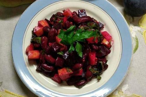 С чем лучше есть вареную свеклу. Салаты из вареной свеклы: 20 отличных рецептов