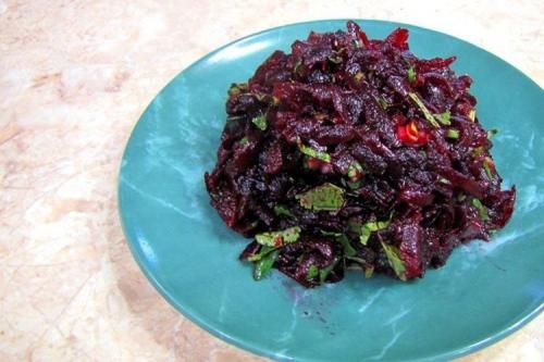 С чем лучше есть вареную свеклу. Салаты из вареной свеклы: 20 отличных рецептов