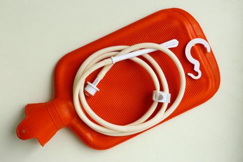 Создание раствора для клизмы для взрослых в домашних условиях: простой и безопасный способ 01 Создание раствора для клизмы для взрослых в домашних условиях: простой и безопасный способ 01