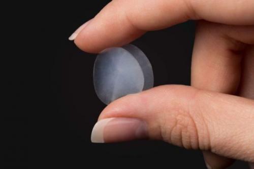 Почему в проколе в ухе, какая то твердая штучка. Прокалывание мочки или хряща уха 05