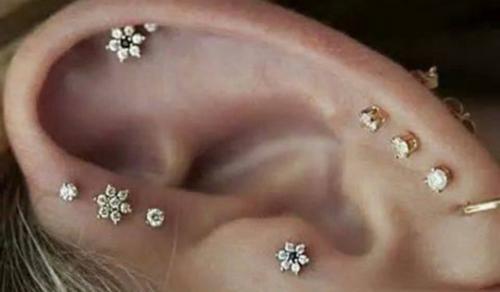 Вторая дырка в ухе у девушки с какой стороны. В каком ухе прокалывают вторую дырку девушке