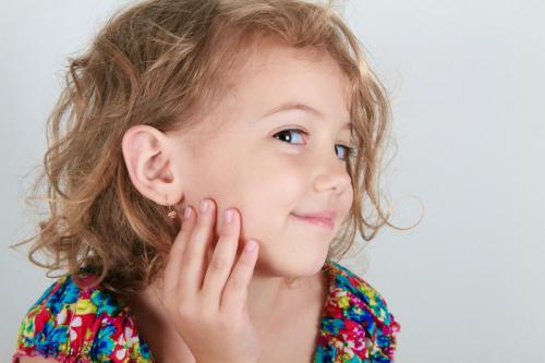 Прокол ушей, как лучше. В каком возрасте лучше прокалывать уши