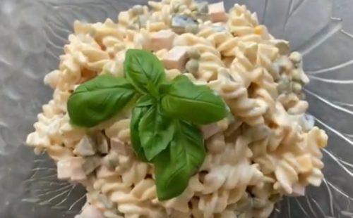 Какие продукты можно использовать для приготовления салатов с макаронами. Салаты с макаронами. 12 пошаговых рецептов очень вкусных салатов