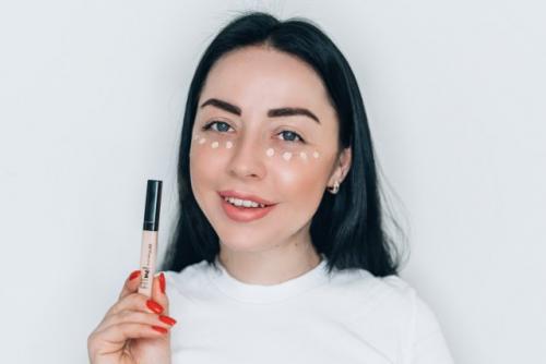 Как влияет наносывание макияжа на появление синих кругов под глазами. Круги ада: учимся маскировать синяки под глазами