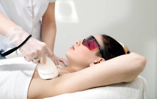 Что нельзя делать перед лазерной эпиляцией. Эпиляция зоны бикини с помощью лазера: разновидности 05