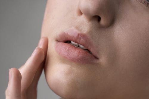 Как избежать появления морщин под глазами. Особенности строения кожи