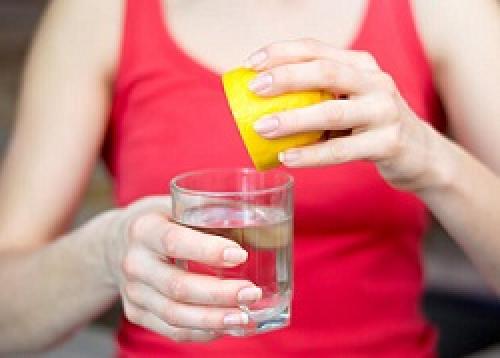 Вода с лимоном помогает похудеть. Вода с лимоном для похудения: что и как надо пить, чтобы похудеть без обратного набора веса 11