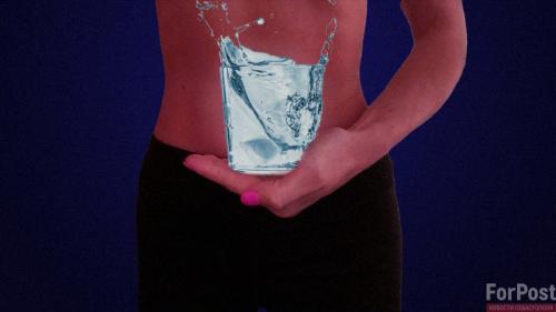 Теплая вода с лимоном. Врачи объяснили, зачем на самом деле нужен стакан воды натощак