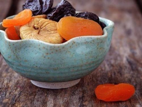Можно ли есть на ночь курагу и чернослив. Три полезных продукта для употребления перед сном в закладки 114
