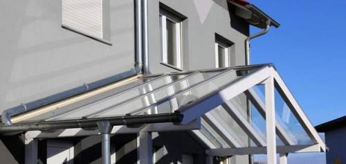 Какие функции выполняет навес перед входом в частный дом